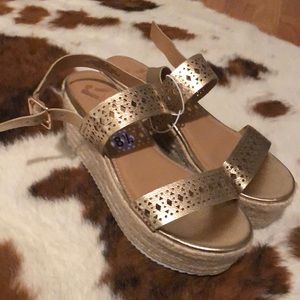 Platform sandals